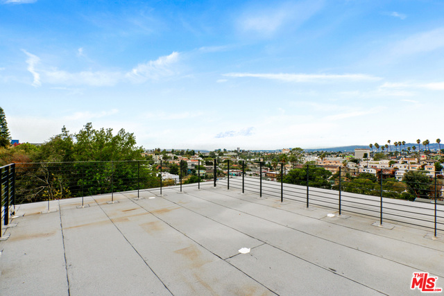 1402 Sutherland Street Los Angeles, CA 90026 - Photo 11 of 14