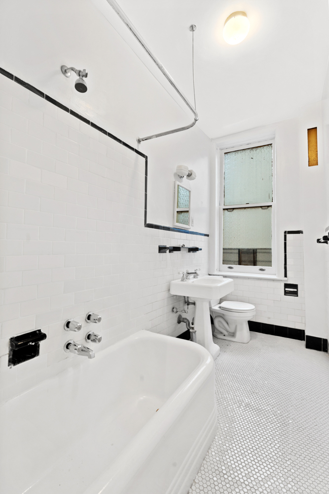 50 East 96th Street, Unit 3B Manhattan, NY 10128 - Photo 4 of 6