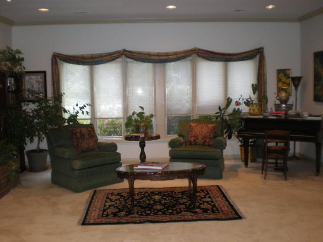 5896 Haymarket Road Memphis, TN 38120 - Photo 4 of 12 LIVING AREA WIITH LOTS OF LIGHT