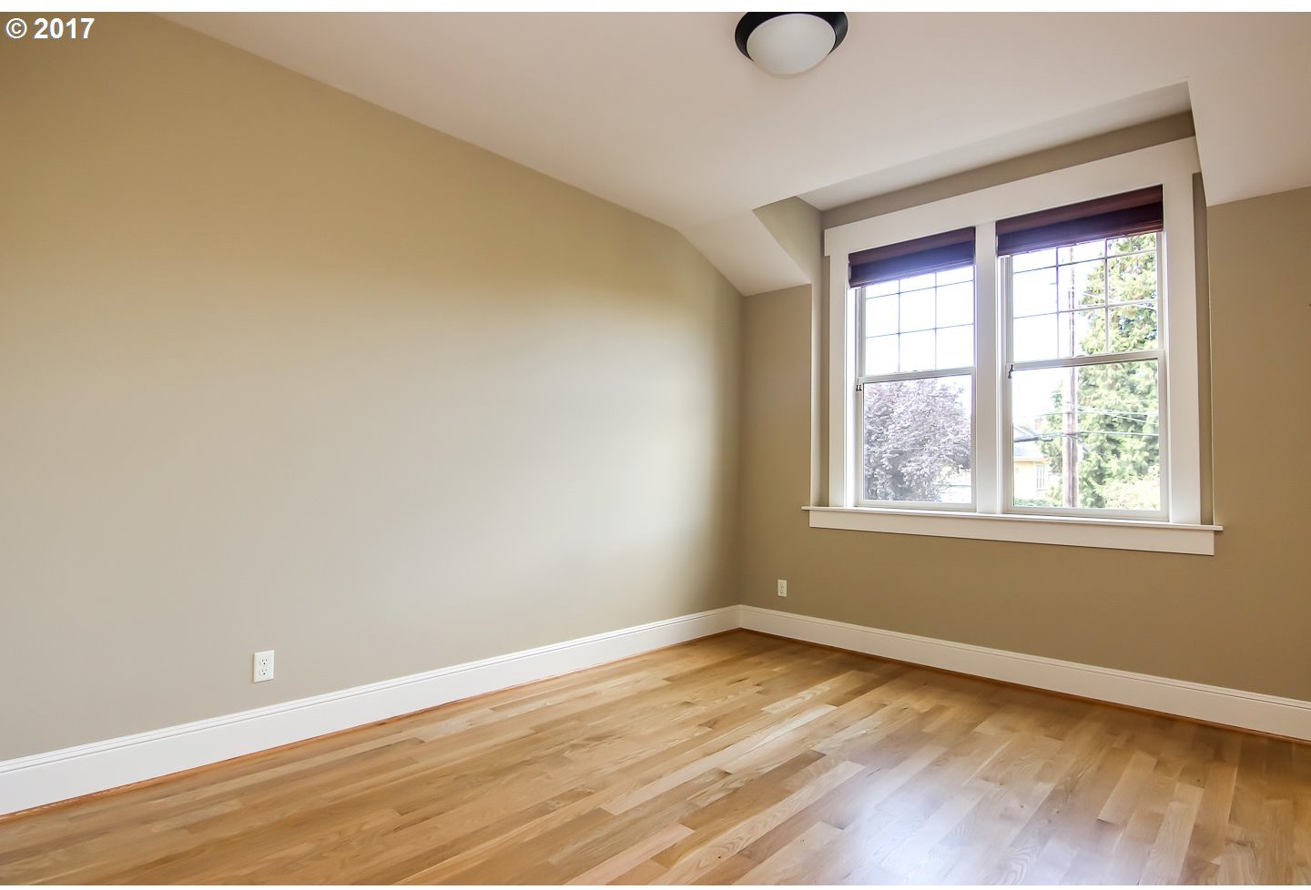 3324 Northeast Rodney Avenue Portland, OR 97212 - Photo 4 of 27 Gallery Image 4