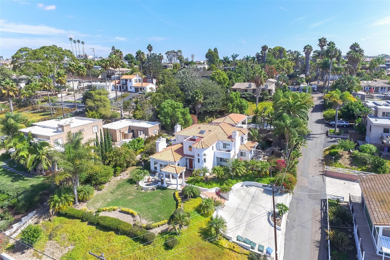 1565 Burgundy Road Encinitas, CA 92024 - Photo 4 of 25