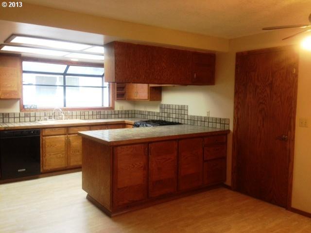 19165 Southwest Murphy Court Aloha, OR 97078 - Photo 3 of 13 Gallery Image 3