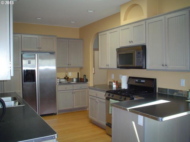 810 Henderson Road Hood River, OR 97031 - Photo 4 of 16 Gallery Image 4
