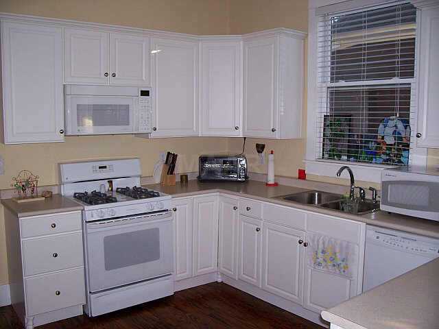 782 Roland Street Memphis, TN 38104 - Photo 7 of 9 Spacious Master Bedroom has a separate Master Bathroom.
