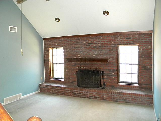 939 Hunters Point Memphis, TN 38018 - Photo 5 of 22 Great Room accented with Fireplace, recessed lights and ceiling fan.