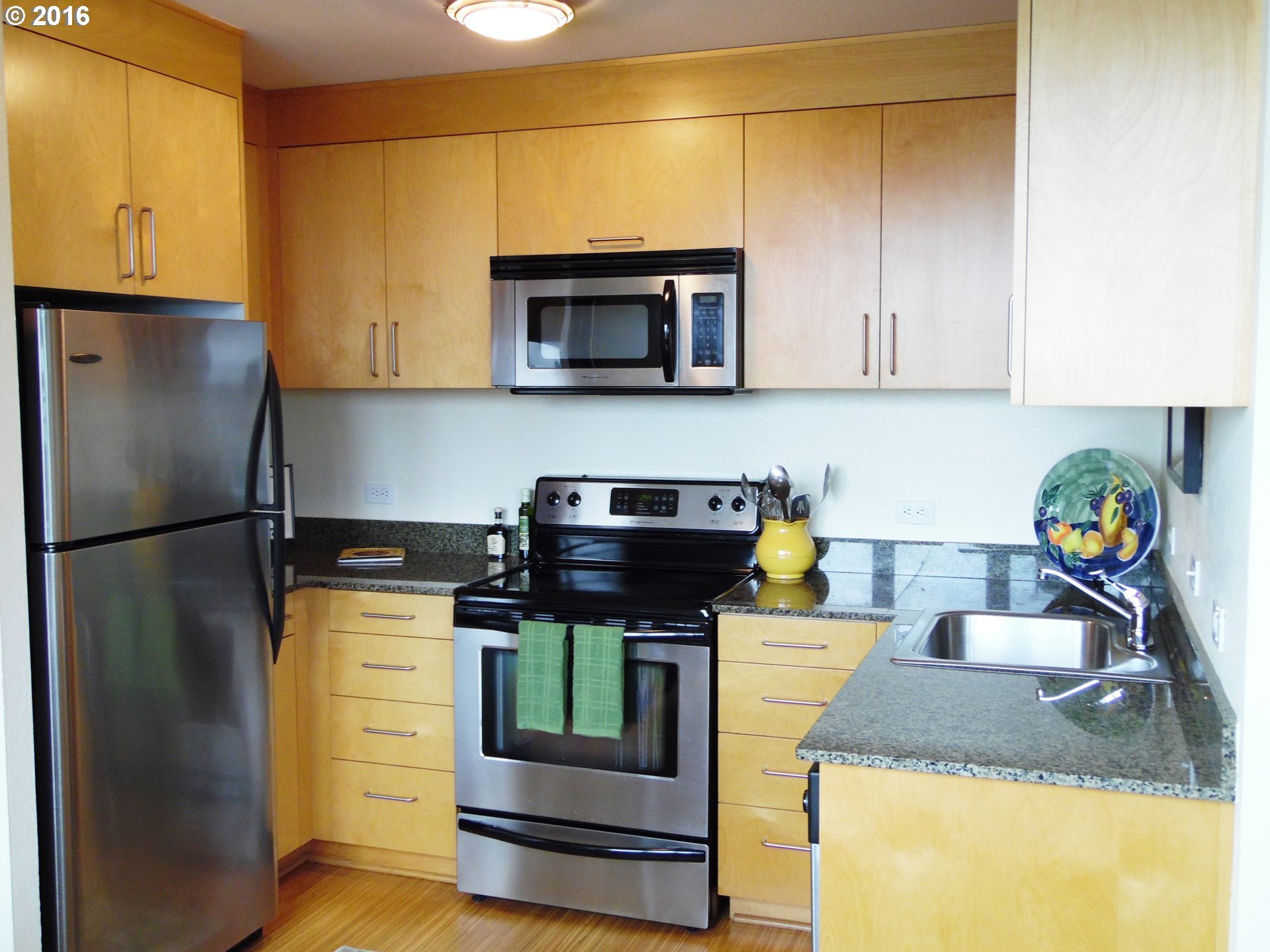 111 Southwest Harrison Street, Unit 18F Portland, OR 97201 - Photo 9 of 28 Gallery Image 9
