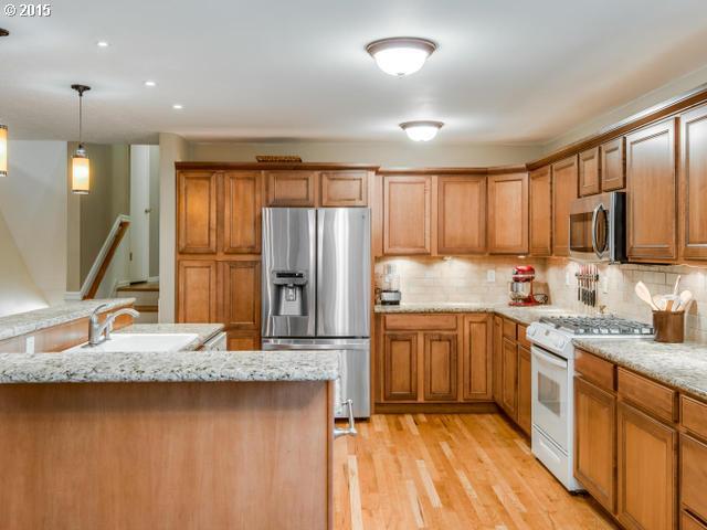2175 Southwest Roxbury Avenue Portland, OR 97225 - Photo 4 of 16 Gallery Image 4