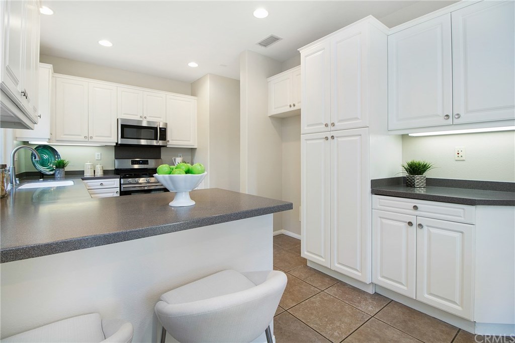 8 Fieldhouse Ladera Ranch, CA 92694 - Photo 7 of 22