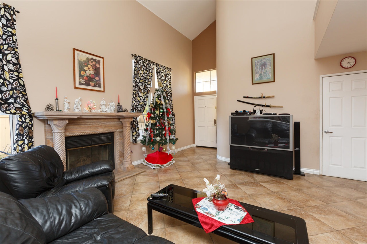 1517 Promontory Ridge Way Vista, CA 92081 - Photo 3 of 20