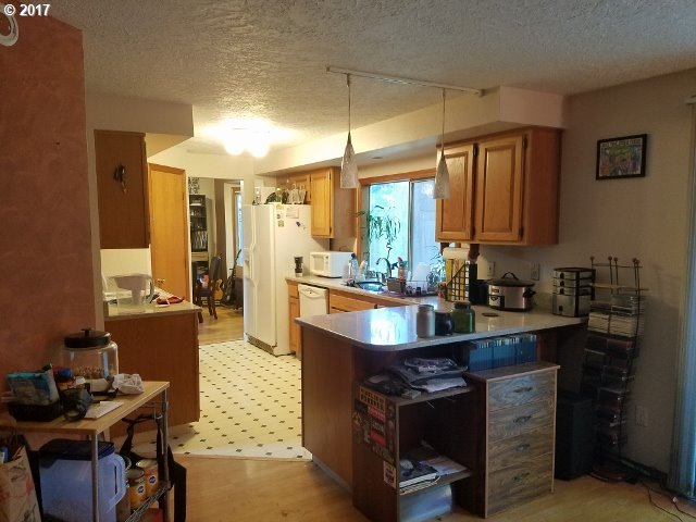 160 Southeast 151st Avenue Portland, OR 97233 - Photo 5 of 15