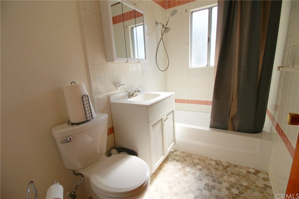 14101 1/2 Anderson Place Paramount, CA 90723 - Photo 9 of 33