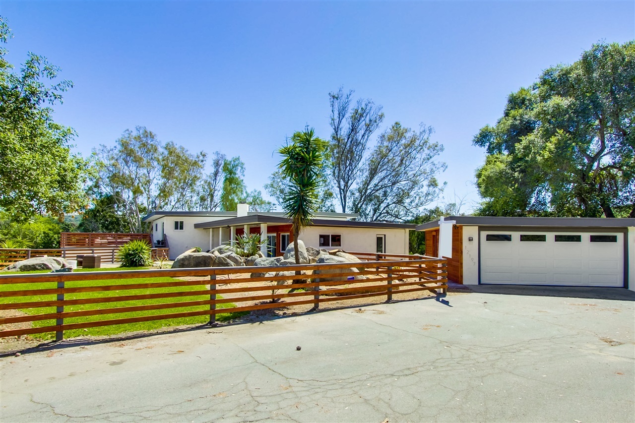 12197 Boulder View Drive Poway, CA 92064 - Photo 4 of 25