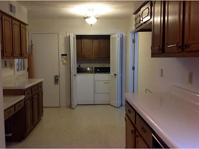 5831 Ridgevale Road Memphis, TN 38119 - Photo 9 of 24 Looking through to the Laundry Closet