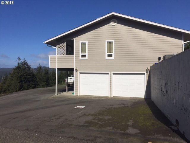 641 Crestview Drive Reedsport, OR 97467 - Photo 6 of 23