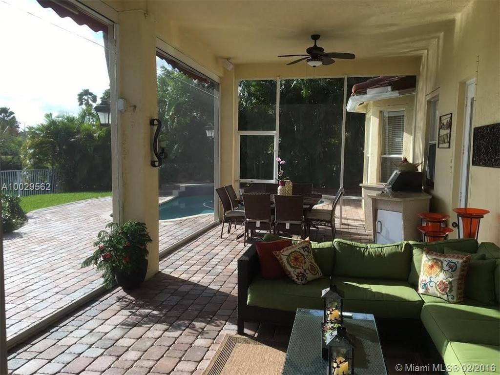 Encantada Pembroke Pines, FL 33029 - Photo 25 of 33