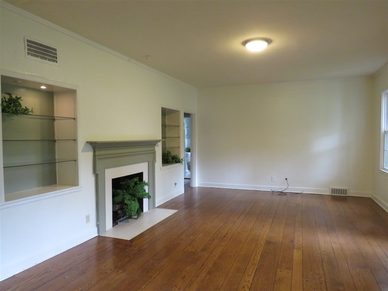 271 Ridgefield Road Memphis, TN 38111 - Photo 2 of 12