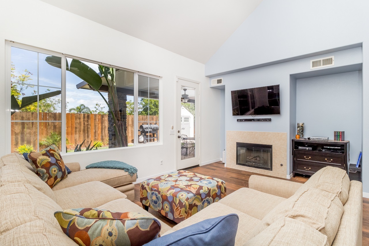 469 Poets Square Fallbrook, CA 92028 - Photo 7 of 25