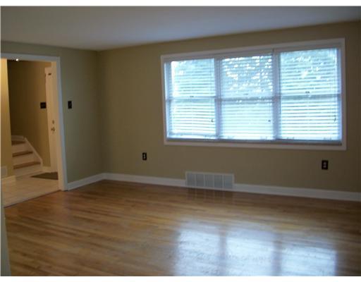 33 Dover Road Irwin, PA 15642 - Photo 3 of 17 Gallery Image 3