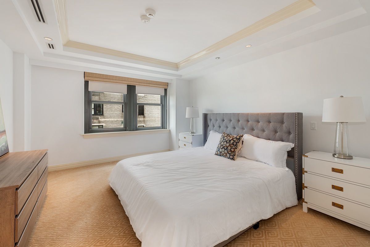 160 Central Park South, Unit 2101 Manhattan, NY 10019 - Photo 4 of 5