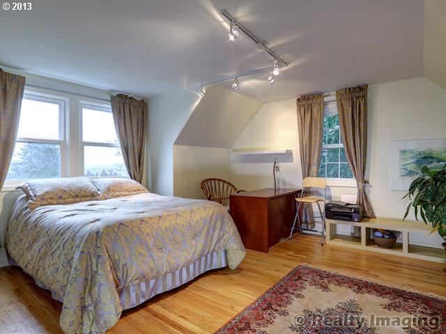 2811 Southwest Rutland Terrace Portland, OR 97205 - Photo 10 of 14 Gallery Image 10