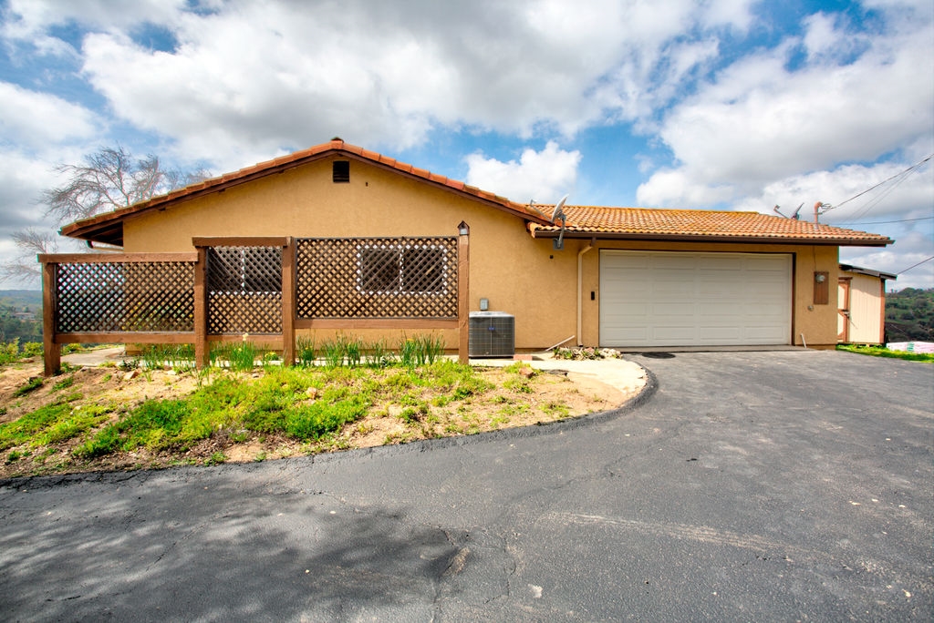 29805 Anthony Road Valley Center, CA 92082 - Photo 3 of 25