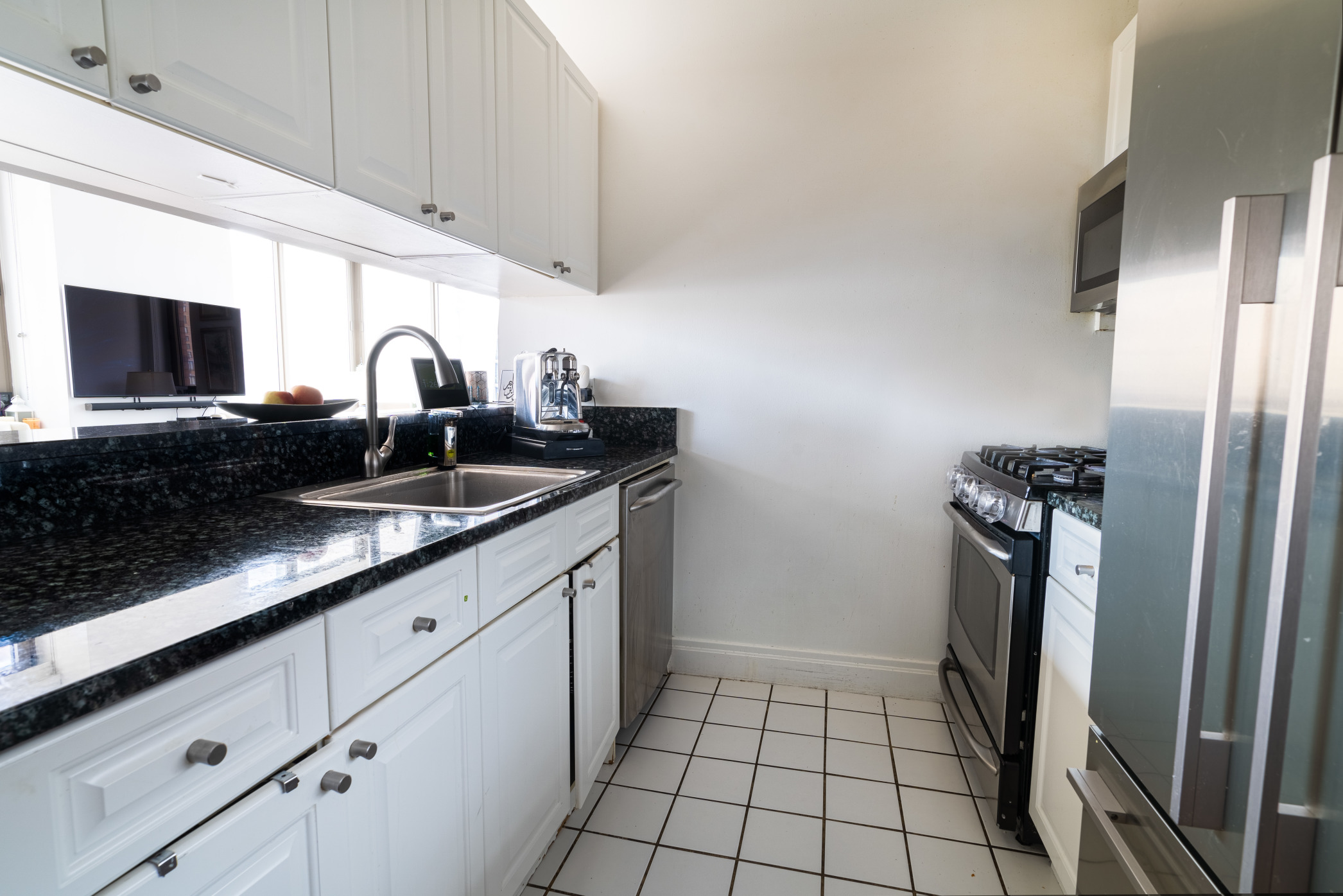 400 East 90th Street, Unit D7 Manhattan, NY 10128 - Photo 3 of 9