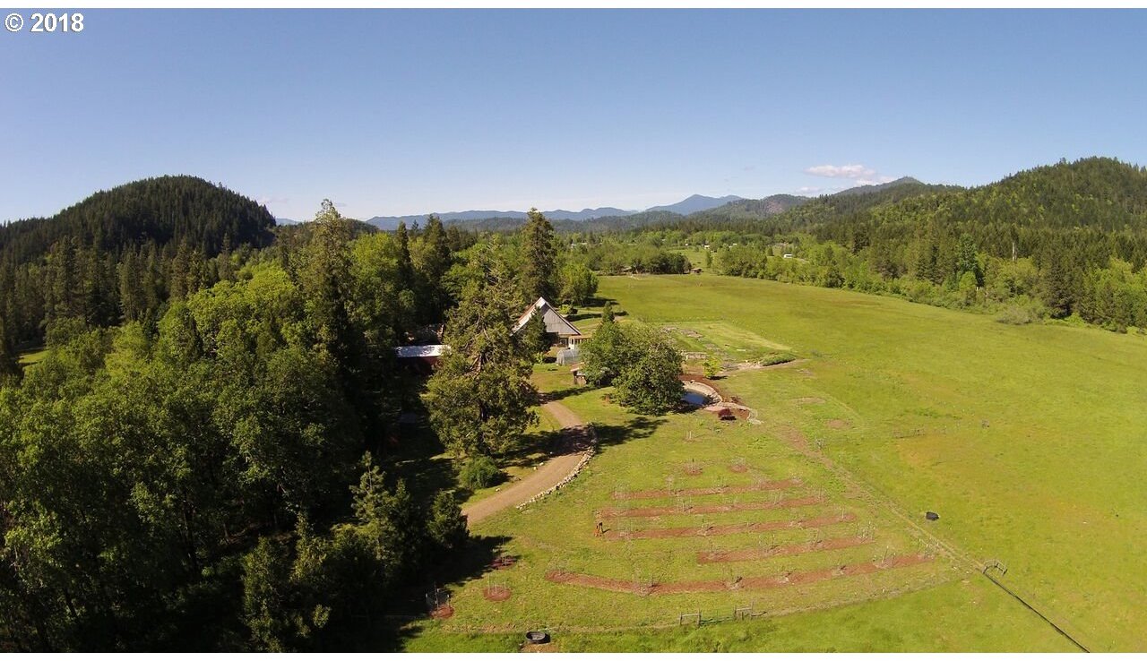 10325 Takilma Road Cave Junction, OR 97523 - Photo 8 of 24 Gallery Image 8