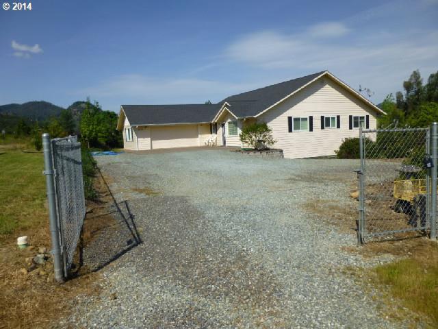 570 Main Street Riddle, OR 97469 - Photo 13 of 16