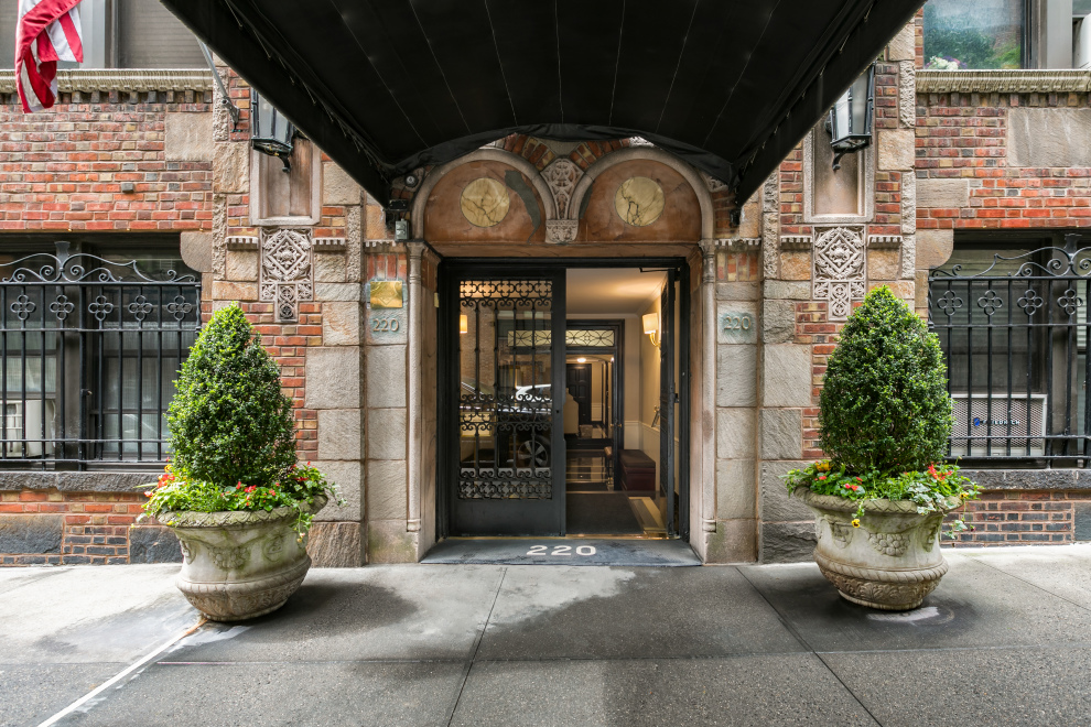 220 E 73rd St, Manhattan, NY 10021 - Photo 3 of 6