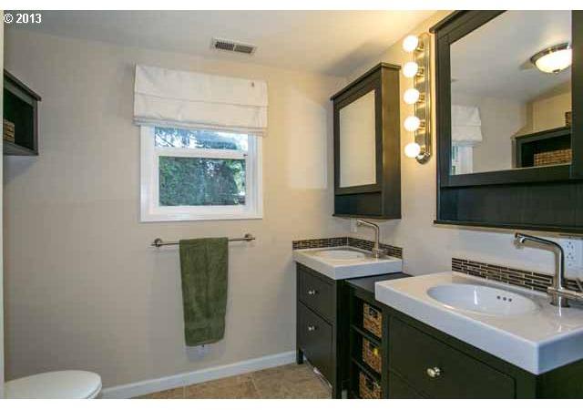 4525 Southwest 39th Drive Portland, OR 97221 - Photo 11 of 16 Gallery Image 11