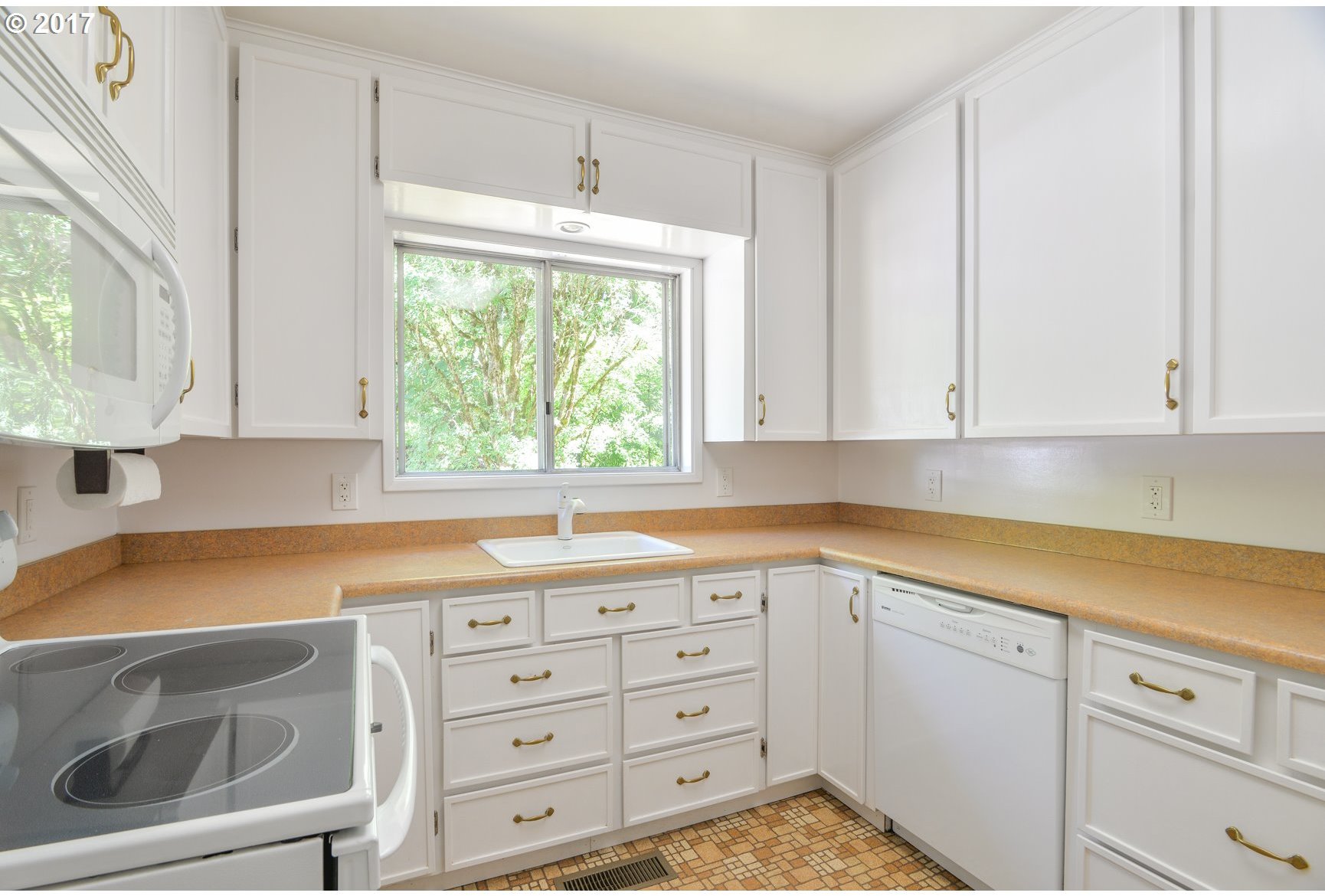 11432 Northwest East Road Portland, OR 97229 - Photo 4 of 32 Gallery Image 4