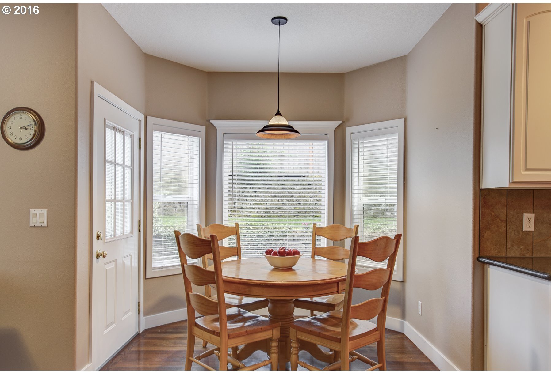 4418 Southwest Pasadena Street Portland, OR 97219 - Photo 3 of 27 Gallery Image 3