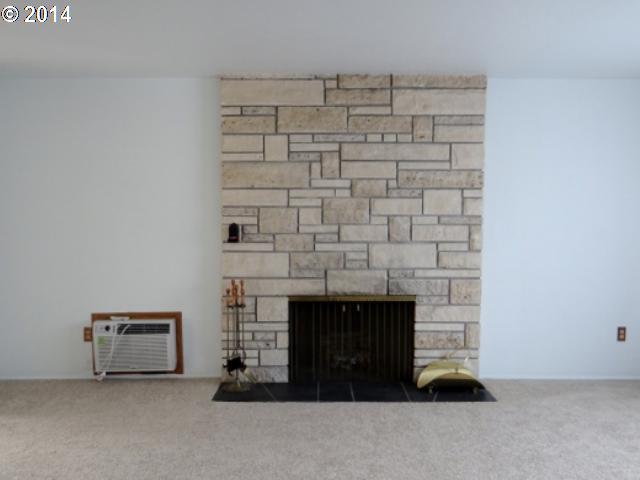 4820-4822 Southwest Taylors Ferry Road Portland, OR 97219 - Photo 3 of 16 Gallery Image 3