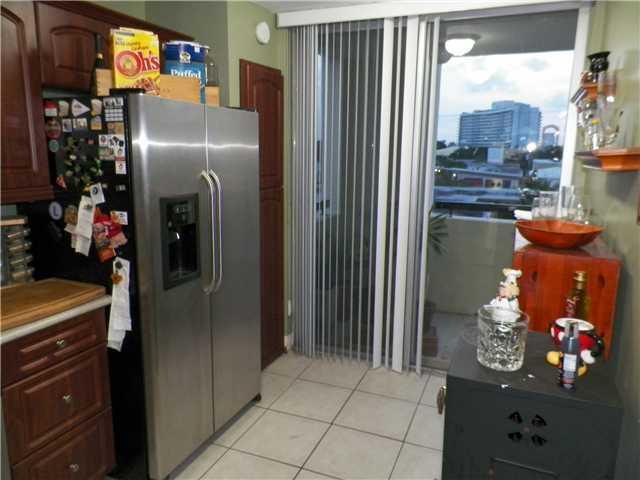 7440 Harding Avenue, Unit 405 Miami Beach, FL 33141 - Photo 6 of 16