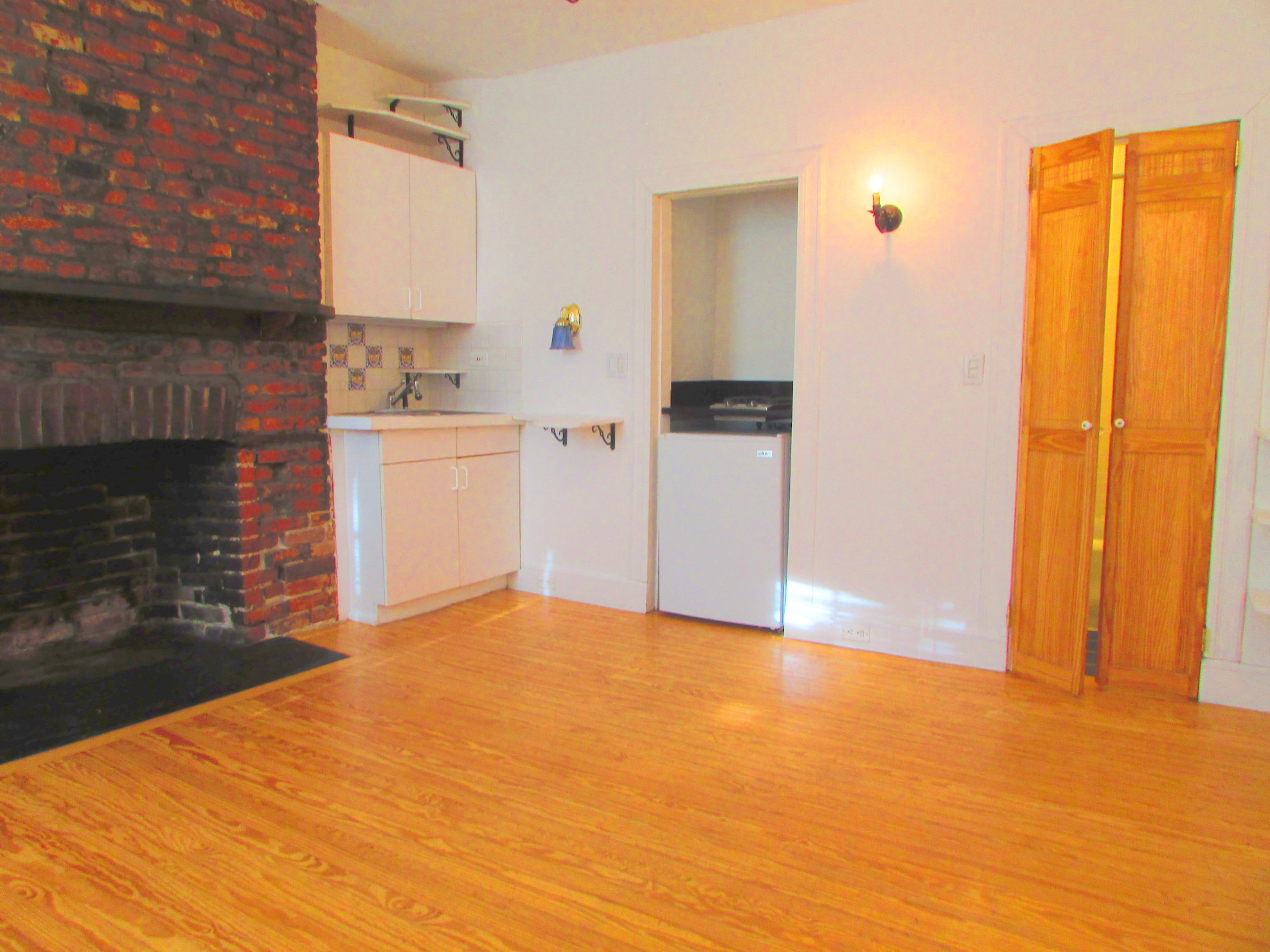 18 Christopher Street, Unit 15 Manhattan, NY 10014 - Photo 3 of 6