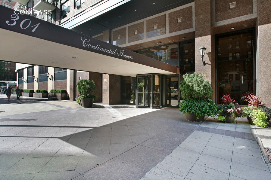 301 East 79th Street, Unit 25R Manhattan, NY 10075 - Photo 11 of 12