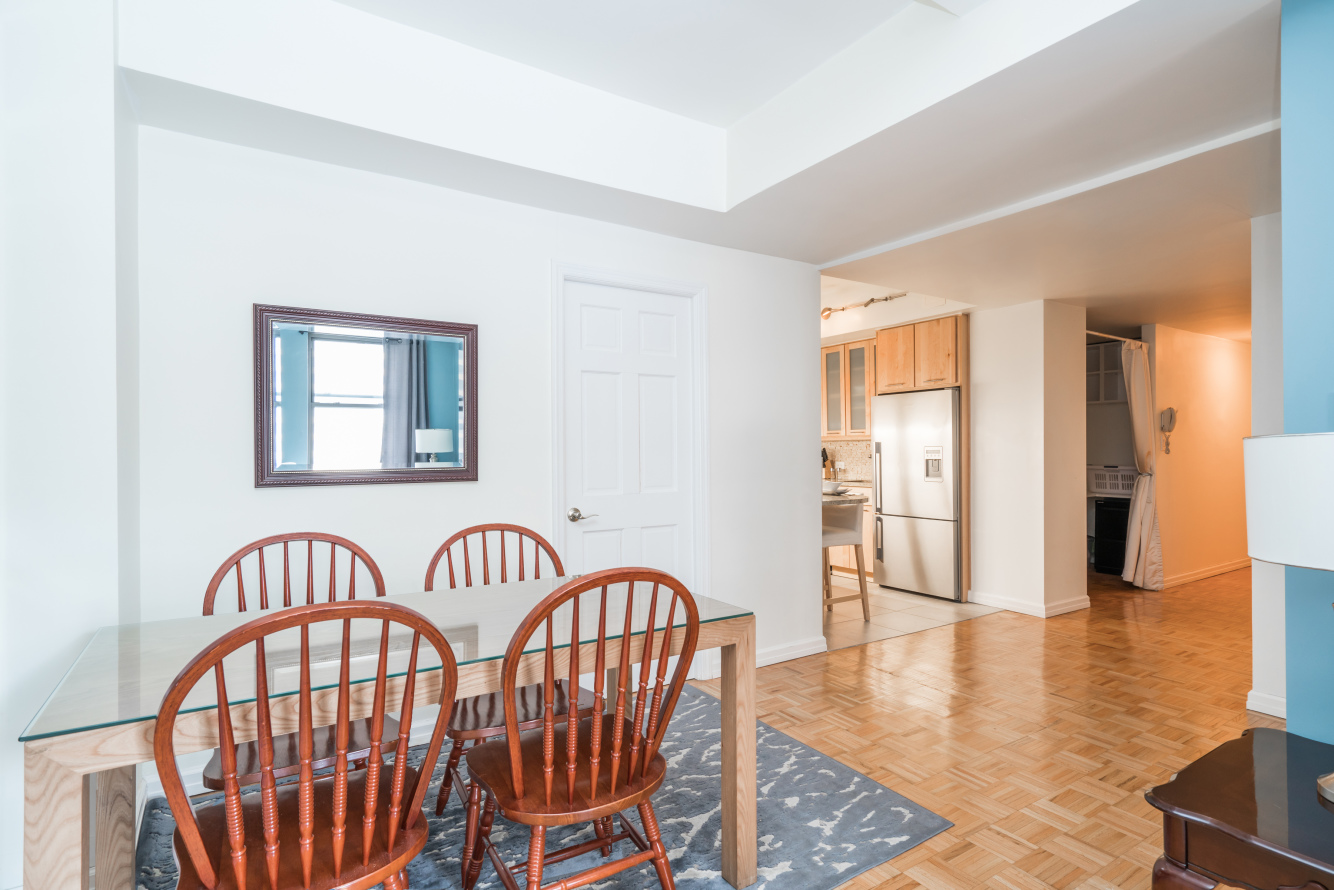 150 West 51st Street, Unit 1121 Manhattan, NY 10019 - Photo 3 of 7