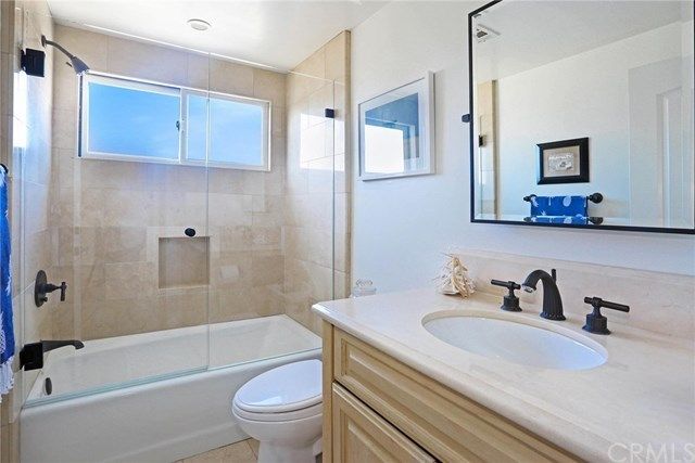 $2,900,000 | 208 Grand Canal, Newport Beach, CA 92662