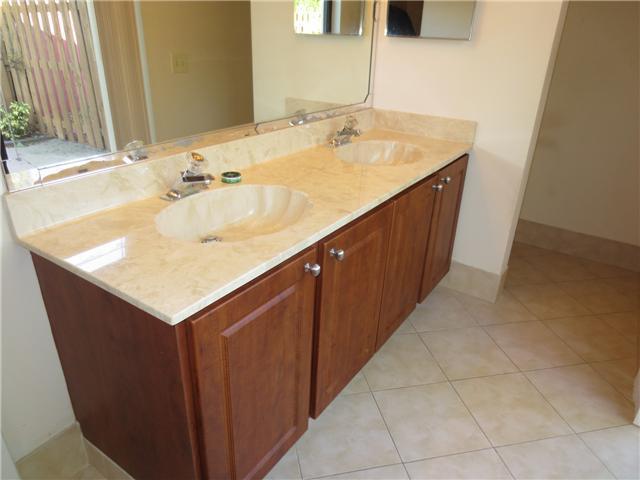20990 Woodspring Avenue Boca Raton, FL 33428 - Photo 8 of 25 Gallery Image 8