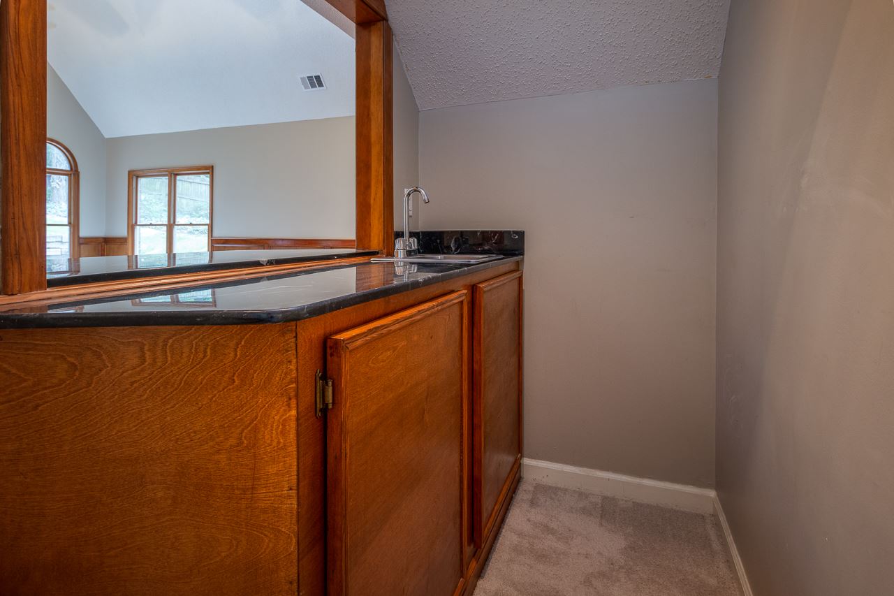 17 Summer Grove Road South Memphis, TN 38018 - Photo 5 of 20 Useful wet bar off of great room. Perfect for entertaining!