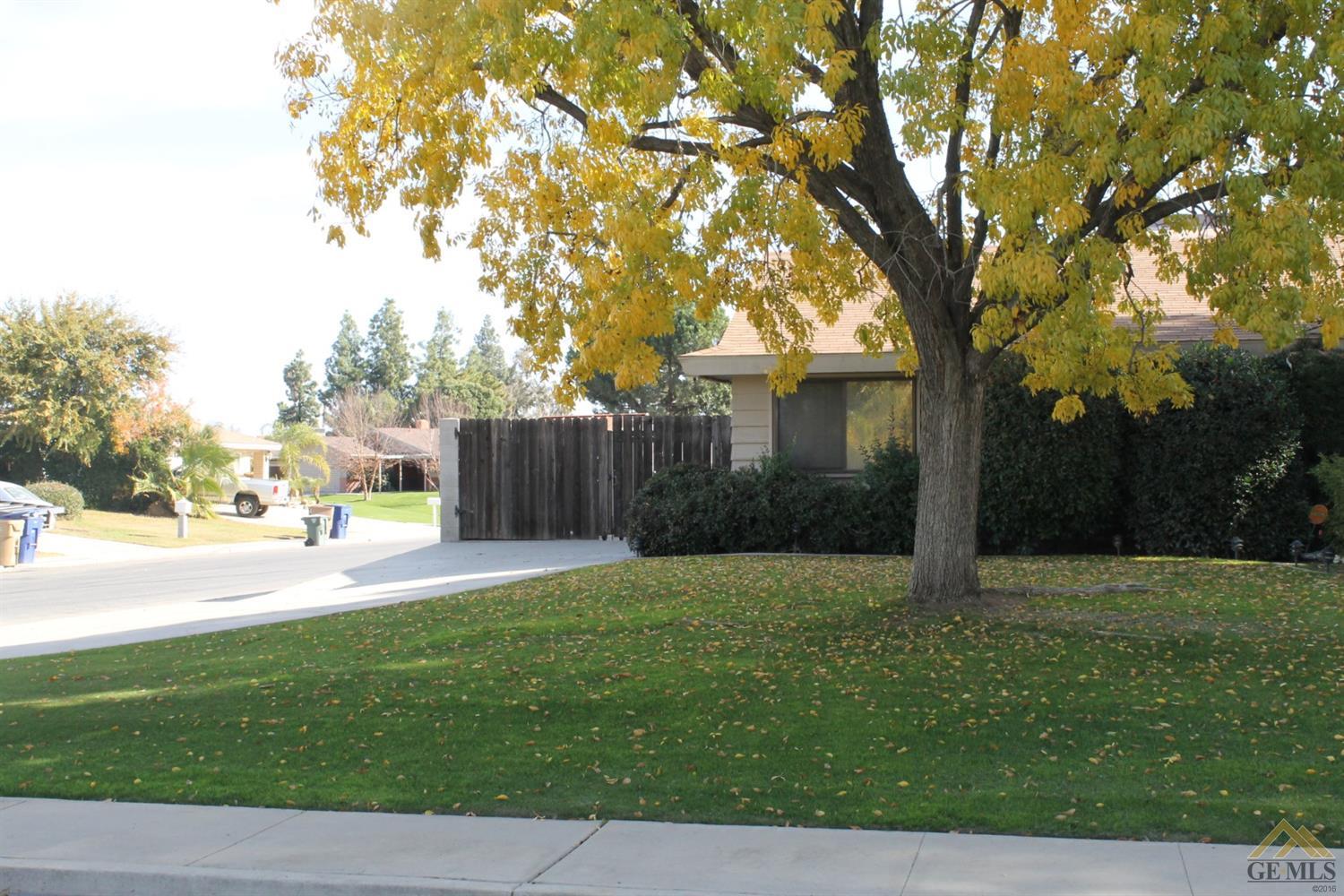 2300 Westminster Drive Bakersfield, CA 93309 - Photo 2 of 17