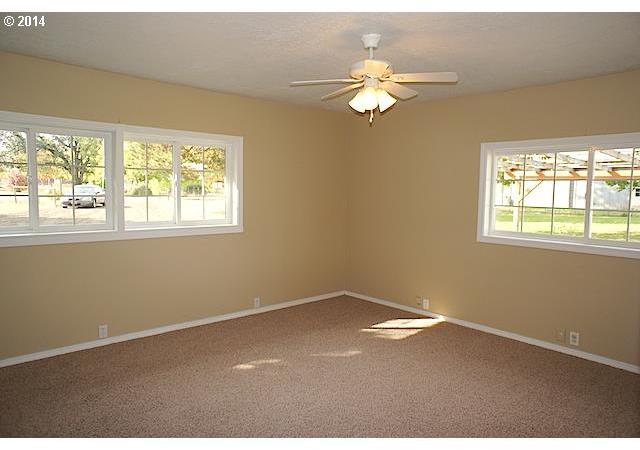 17584 Painter Loop Road Northeast Hubbard, OR 97032 - Photo 5 of 15