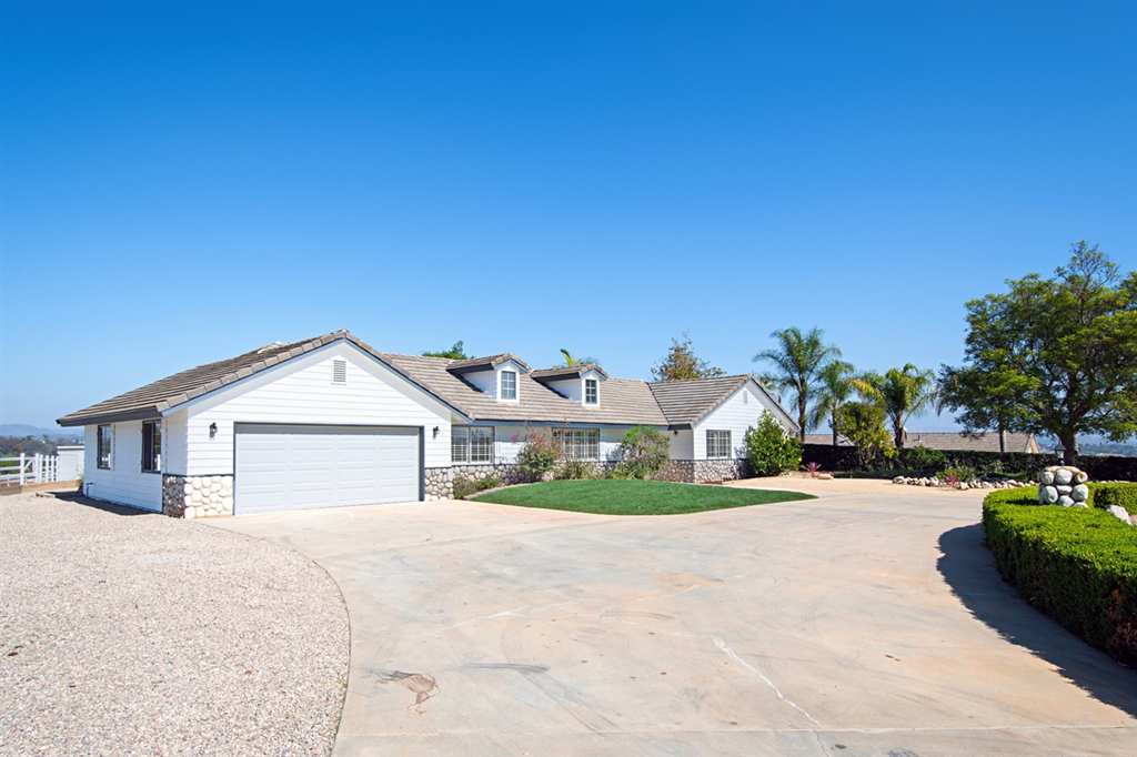 360 Futurity Lane Fallbrook, CA 92028 - Photo 3 of 24