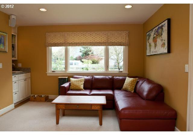 4253 Southwest Patrick Place Portland, OR 97239 - Photo 6 of 16