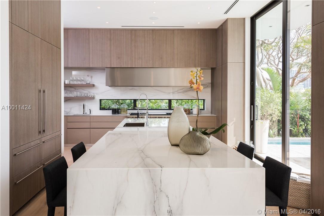 6411 Allison Road Miami Beach, FL 33141 - Photo 10 of 35