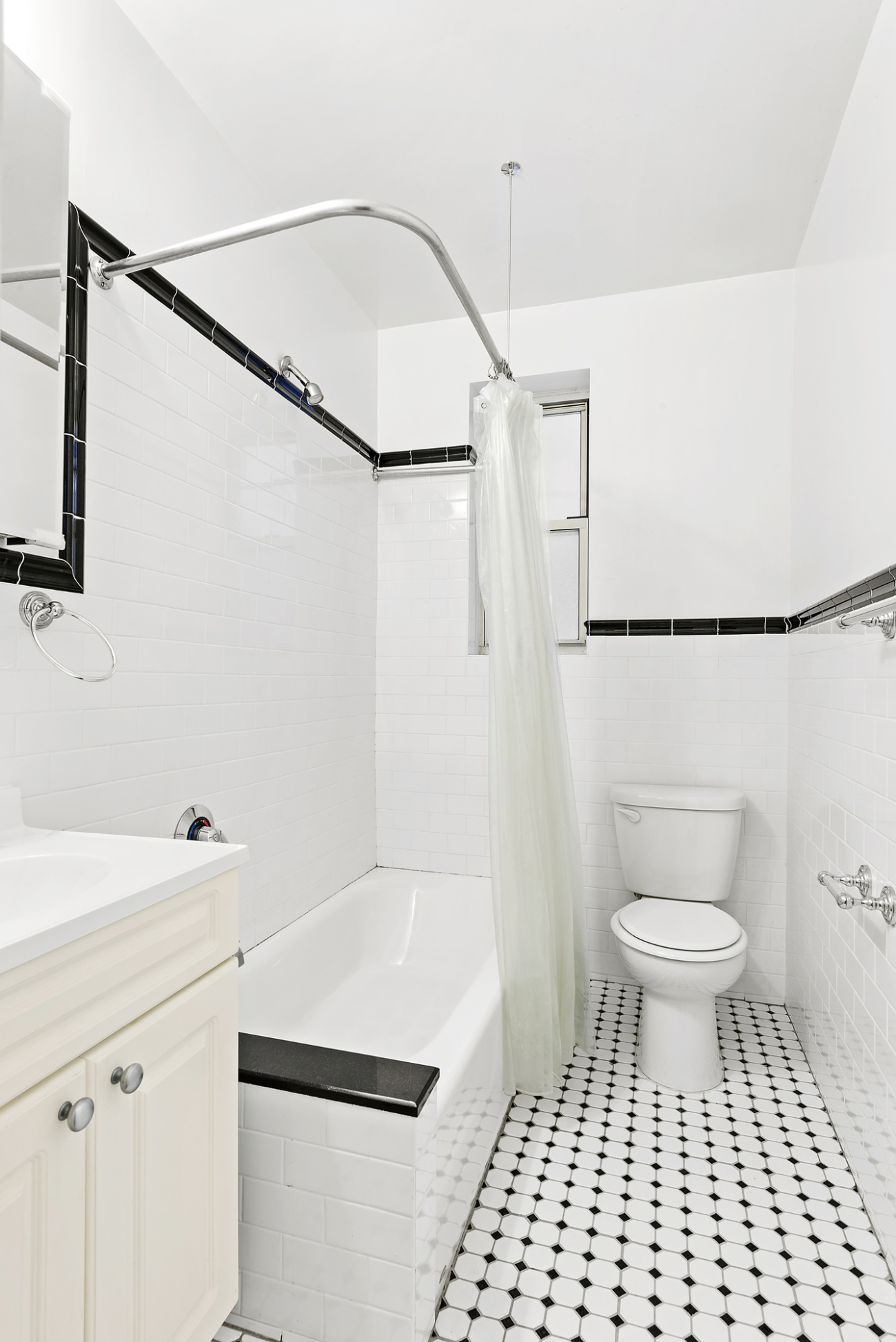 75 Bank Street, Unit 2B Manhattan, NY 10014 - Photo 8 of 10