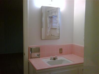 11354 Wible Road Bakersfield, CA 93313 - Photo 6 of 17 1/2 Bath and another 1/4 bath off laundry room