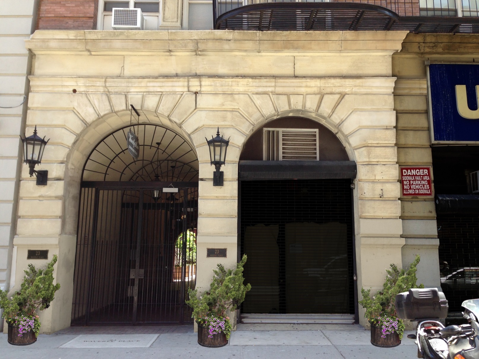 23 Waverly Place, Unit 5Y Manhattan, NY 10003 - Photo 4 of 9