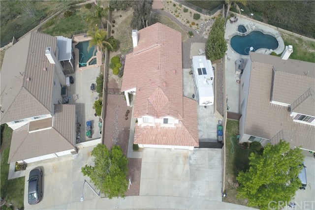 28427 Nicholas Circle Saugus, CA 91350 - Photo 4 of 32