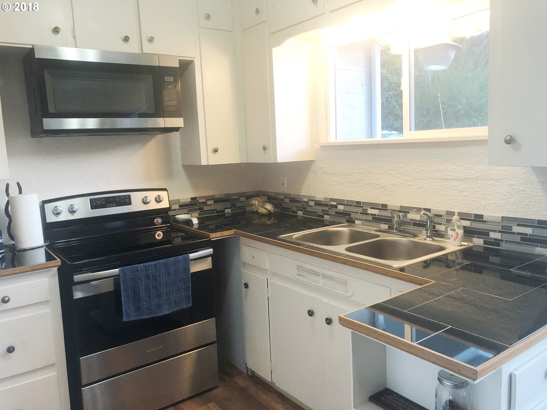 891 Mathis Hill Road Yoncalla, OR 97499 - Photo 11 of 27